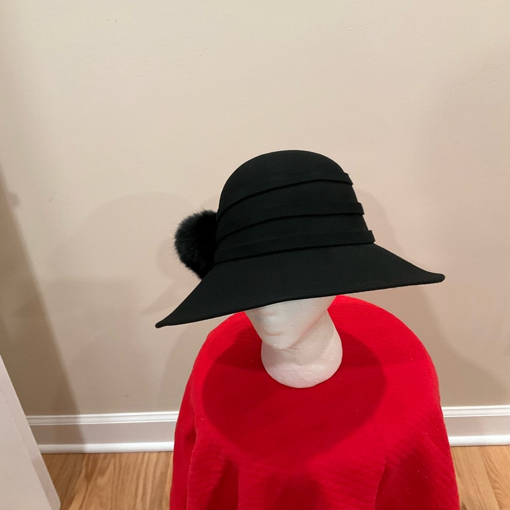 Wool black hat with softs black Pom Pom